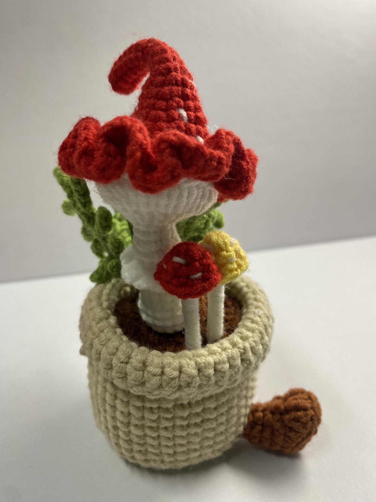 Crochet Small Mushroom Garden Pot, Handmade Yarn Plant Decor, Cute Whimsical Mushroom Gift, Botanical Home Decoration, Cottagecore Decor