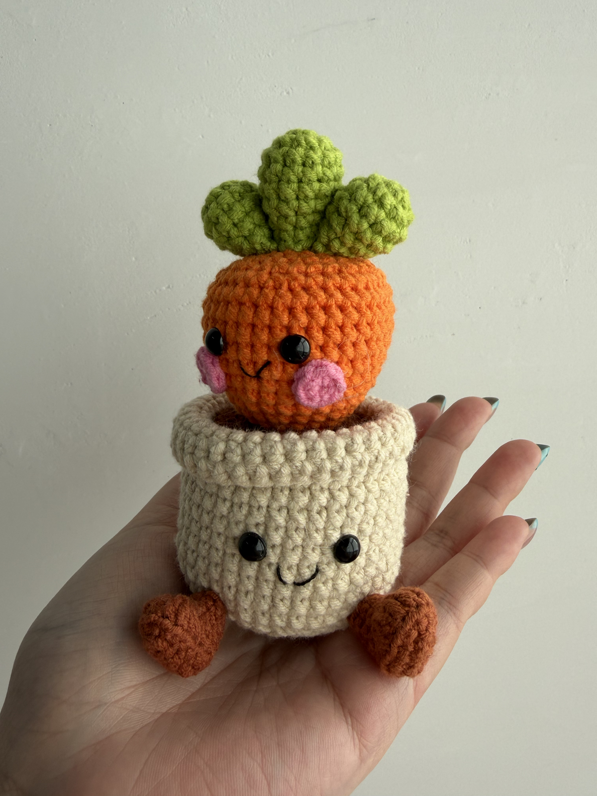 Crochet Carrot Smile Pot