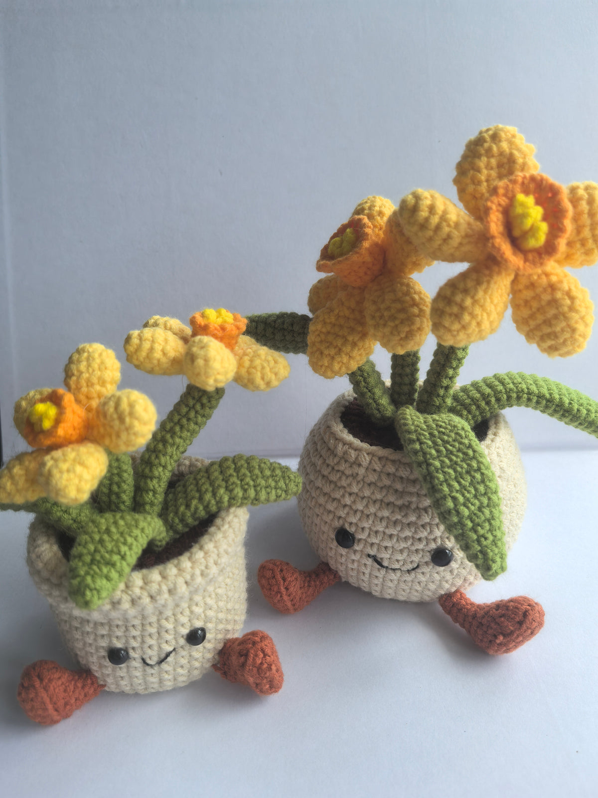Crochet Daffodil Smile Pot