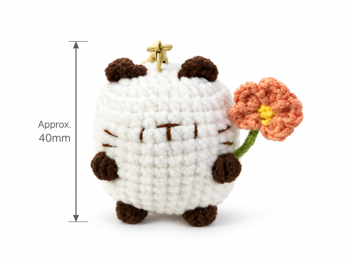 Crochet Cat with Bloom Gummy-Yarn Keychain