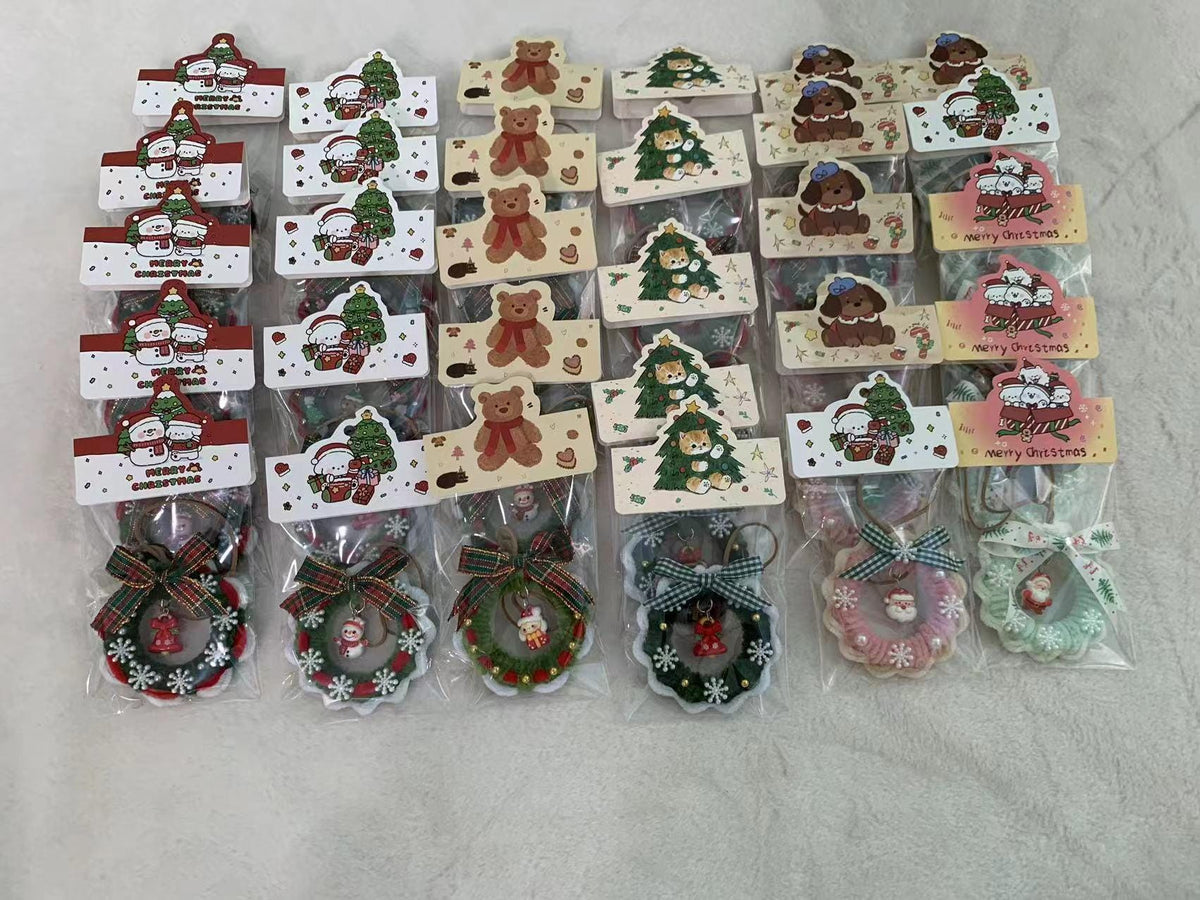 Pipe Cleaner Christmas Ornament, Handmade Mini Wreath, Holiday Decor