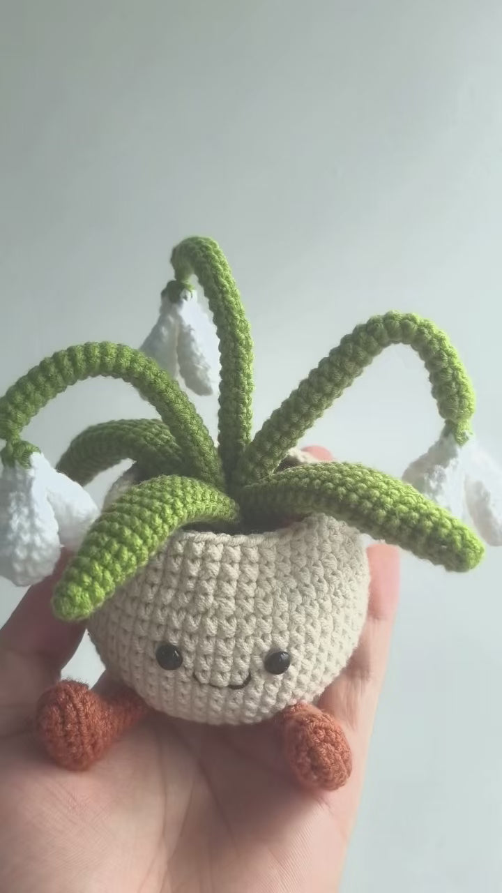 Crochet Bellflower Smile Pot